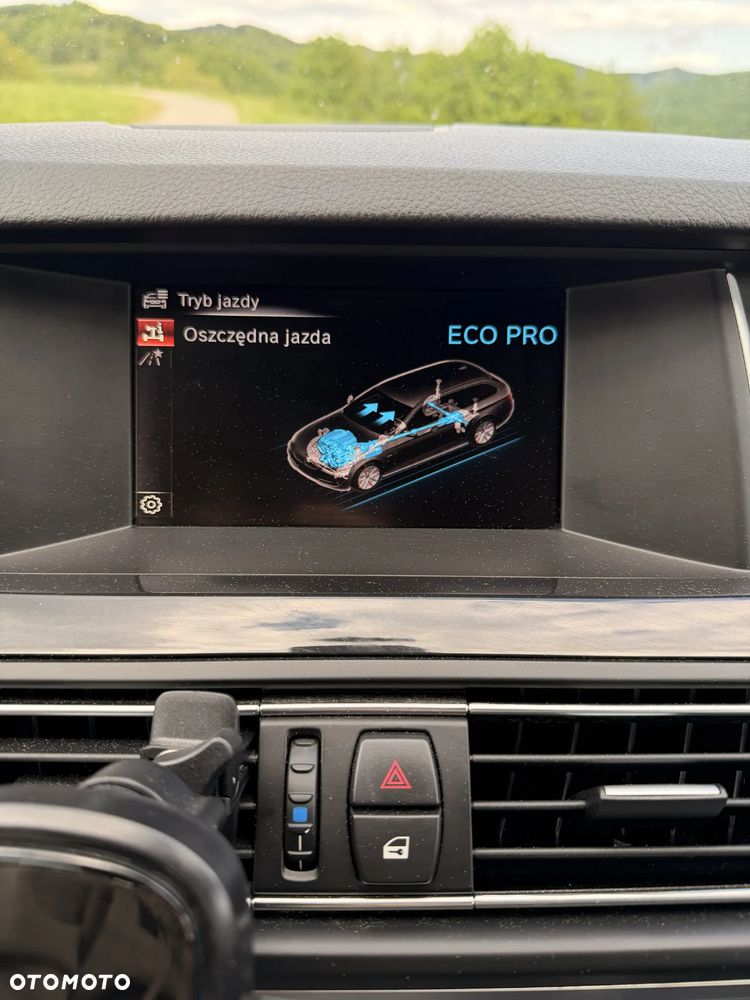 BMW Seria 5 520d xDrive - 31