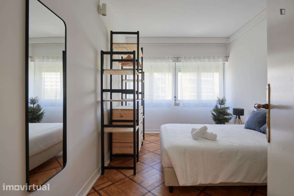 Quarto - localizado em São Sebastião Lisbon - Grande imagem: 4/27