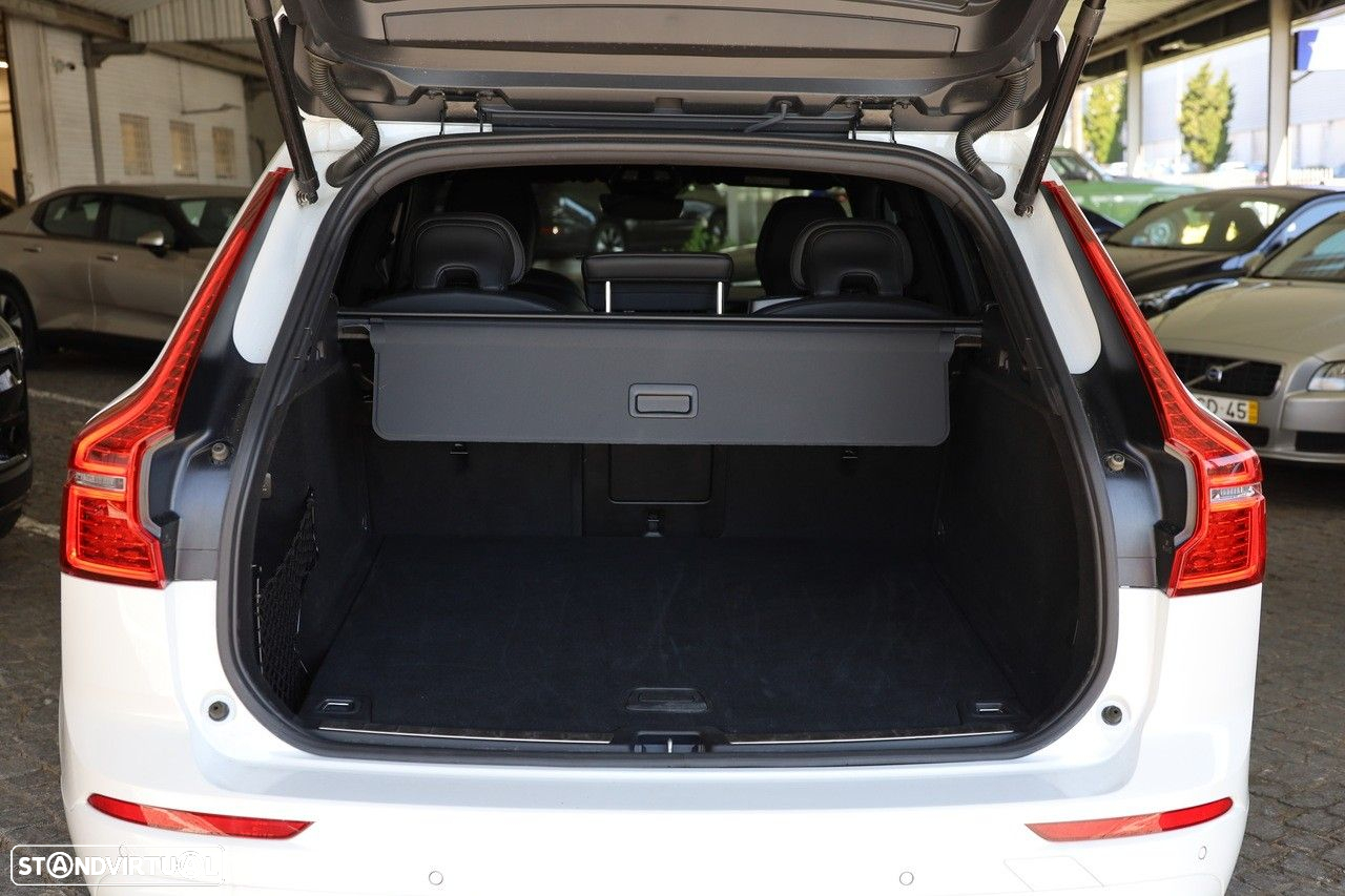 Volvo XC 60 2.0 B4 Plus Dark - 18