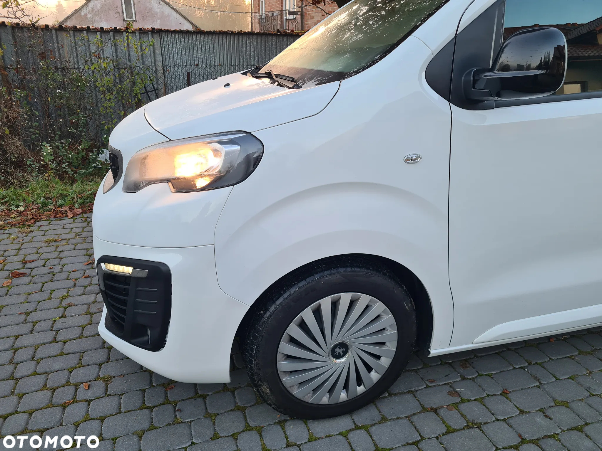 Peugeot Traveller 2.0 BlueHDi Long Business - 10