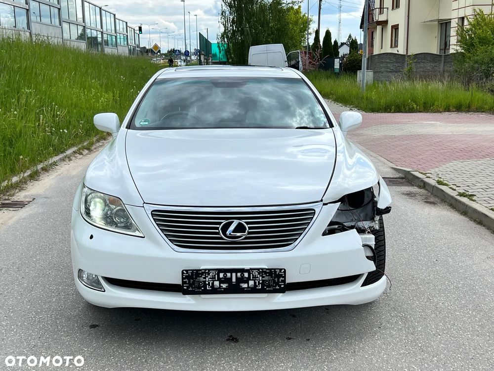 Lexus LS - 22