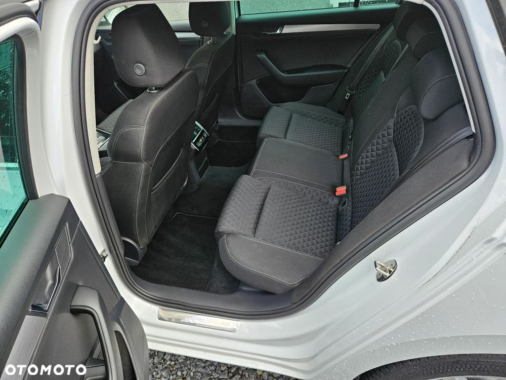 Skoda Superb 2.0 TDI DSG Premium Edition - 32