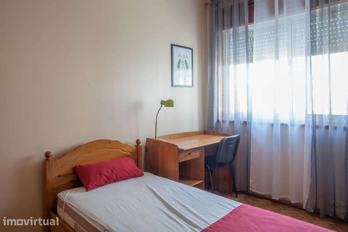 Quarto - localizado em Paranhos Porto - Grande imagem: 2/23