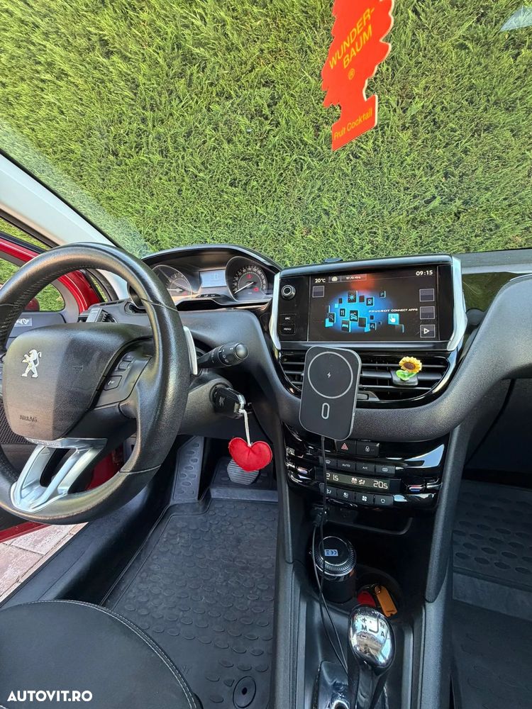 Peugeot 208 - 13