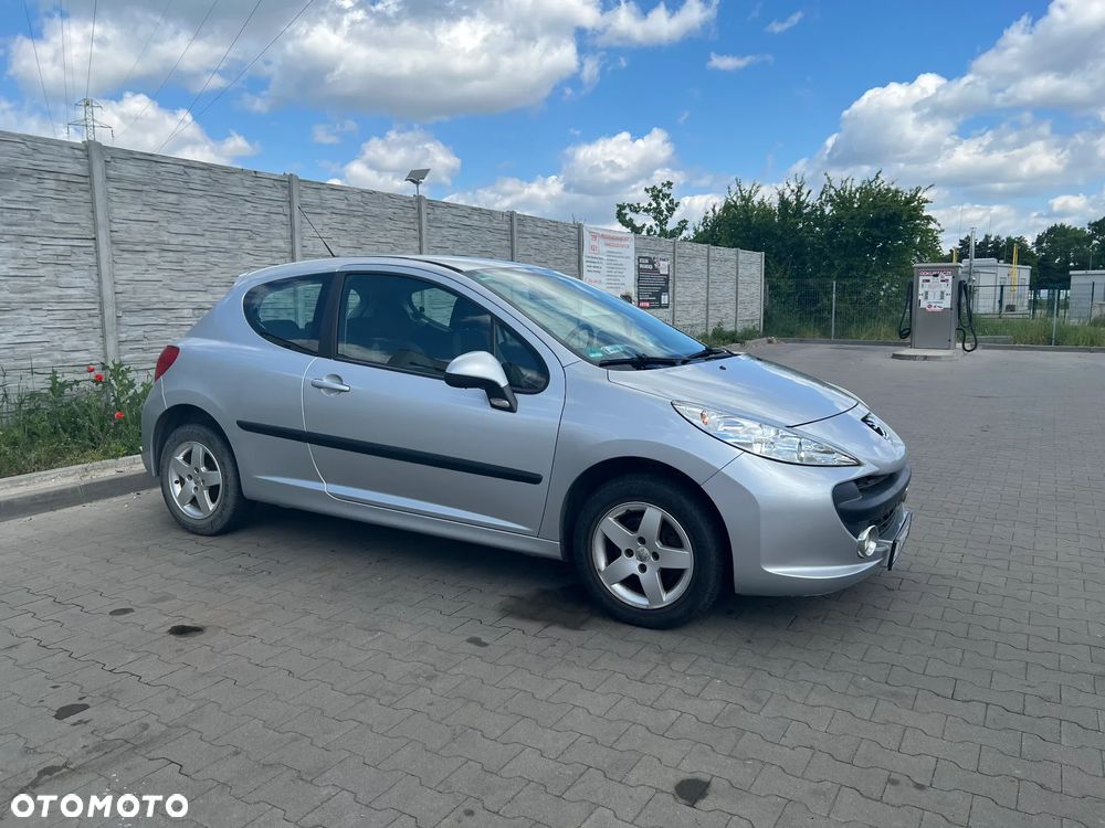 Peugeot 207 - 1