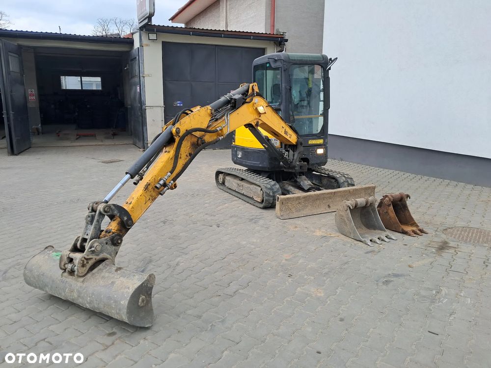 Bobcat E 35 * 3 łyżki * 3.5T *szybkozłącze * dodatkowe linie hydrauliczne * 2016r KUBOTA silnik 24.4KW * zero obrys * 3130 mtg *waga 3500 kg mini KOPARKA U36 303.5 8035 ET35 EZ35 ECR 38 U35 - 15