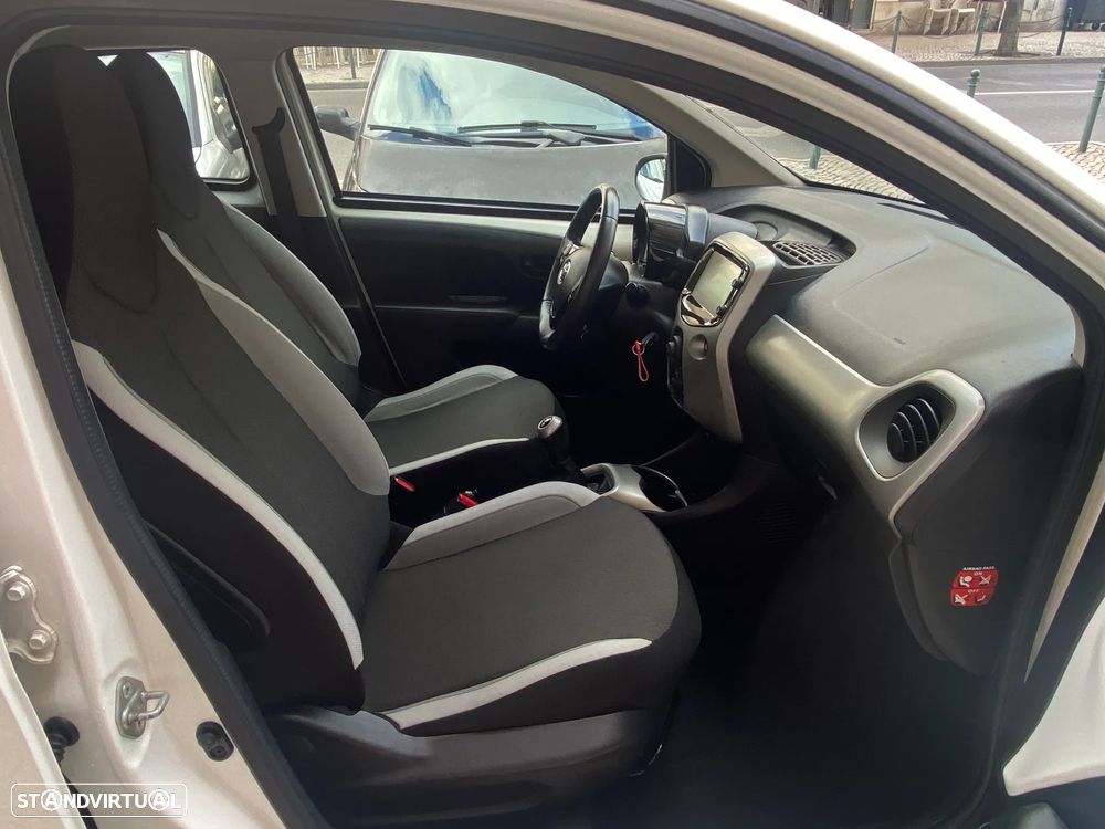 Toyota Aygo x-play touch - 29