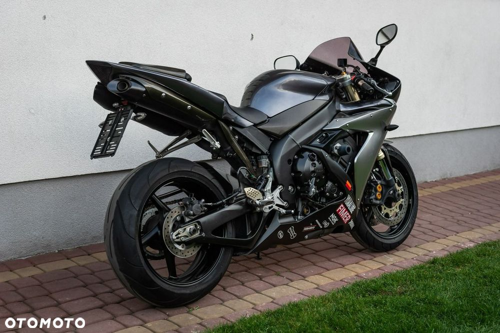 Yamaha R1 - 4