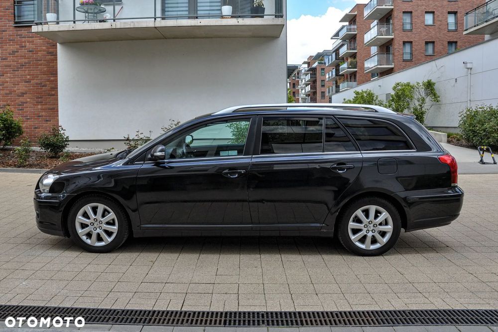 Toyota Avensis - 2