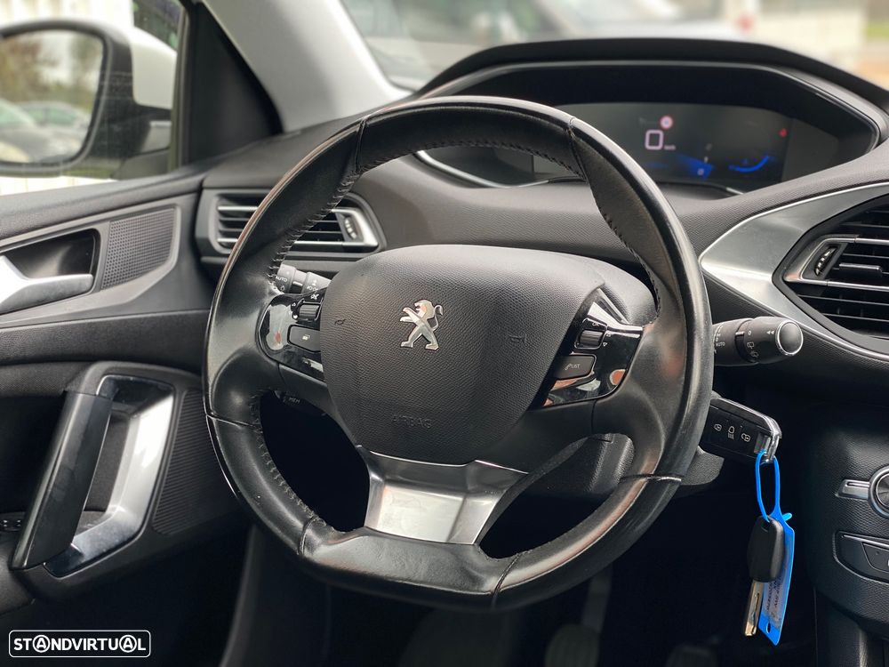 Peugeot 308 SW PureTech 110 Stop & Start Active - 11