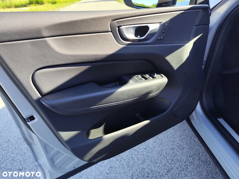 Volvo XC 60 B5 B AWD Essential - 10