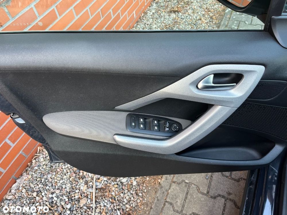 Peugeot 2008 1.2 Pure Tech GPF Allure S&S EAT6 - 21