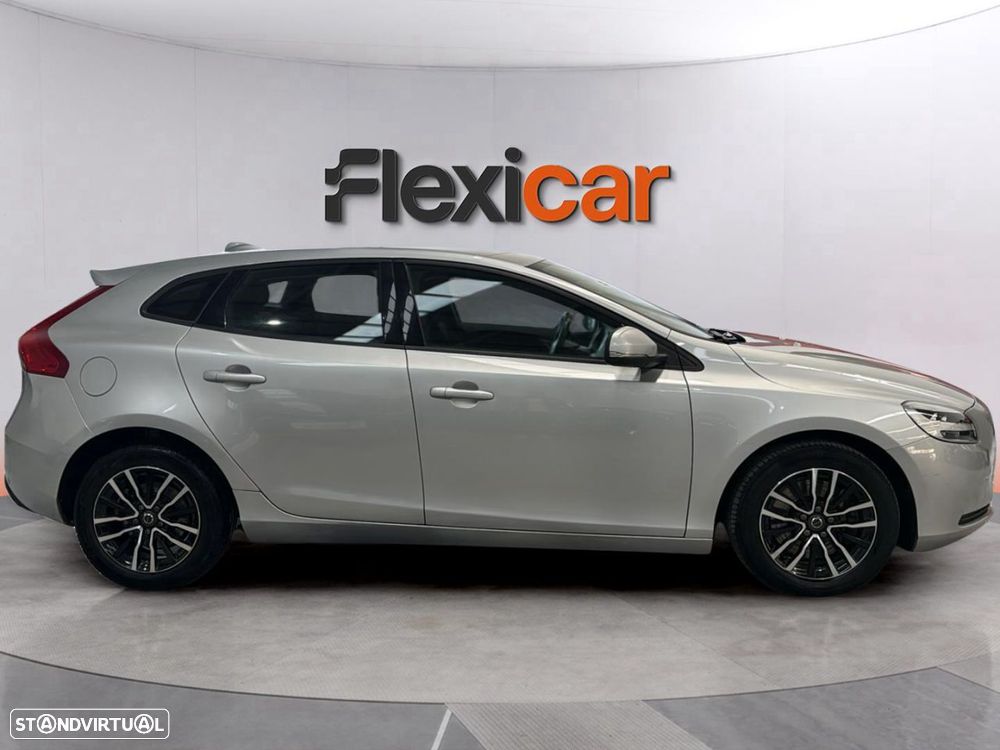 Volvo V40 2.0 D3 Momentum - 5