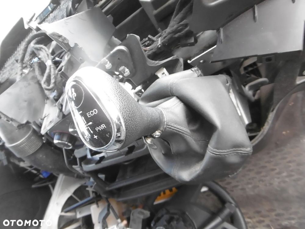 GAŁKA LEWAREK WYBIERAK IVECO 2.3 HPI E6 5801759271