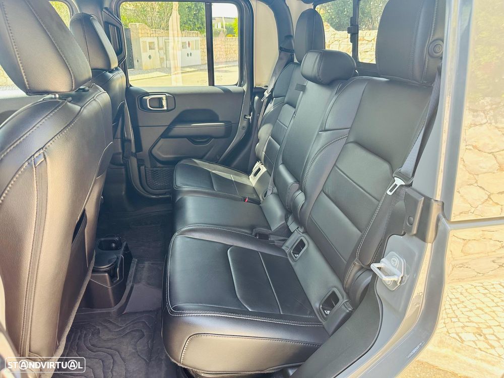 Jeep Gladiator 3.0V6 MultiJet AWD Auto Overland - 10