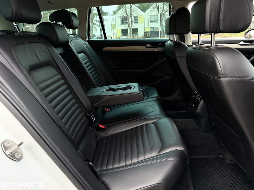 Volkswagen Passat Variant 2.0 TDI SCR 4Motion DSG Highline - 14
