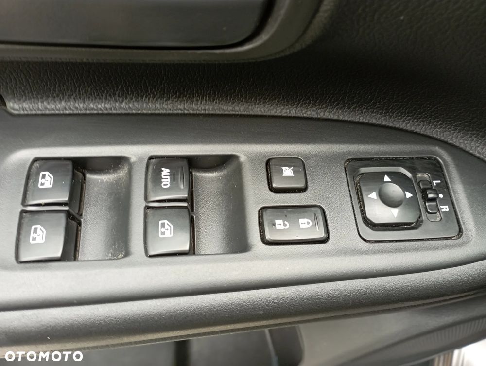 Mitsubishi Outlander 2.0 Invite + 2WD - 6