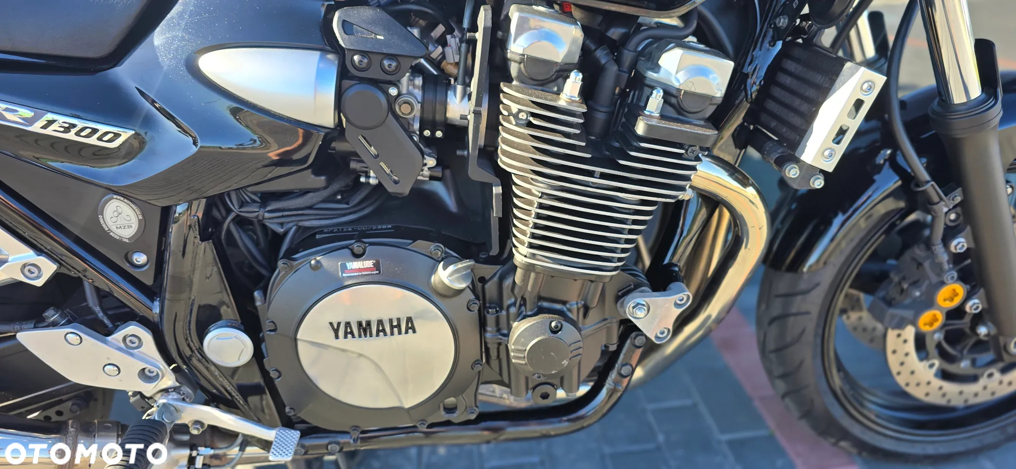 Yamaha XJR - 12