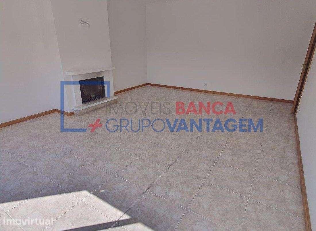 Apartamento T3 com garagem para venda em Pedroso, V.N. Gaia - Grande imagem: 2/18