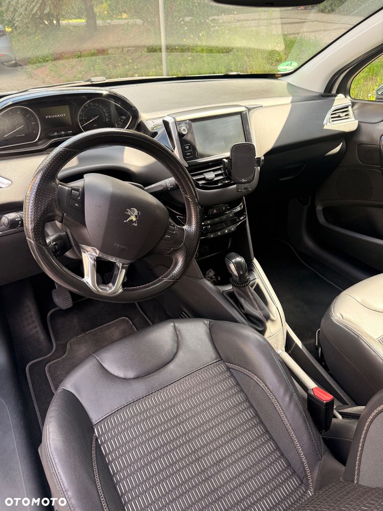 Peugeot 208 - 2