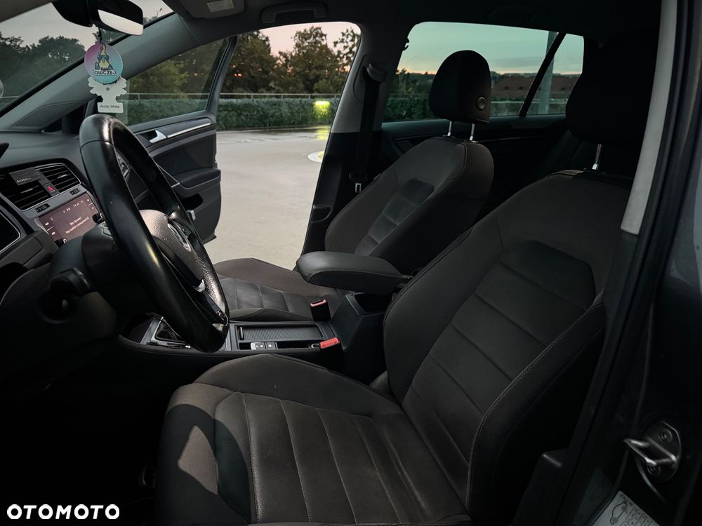 Volkswagen Golf - 23