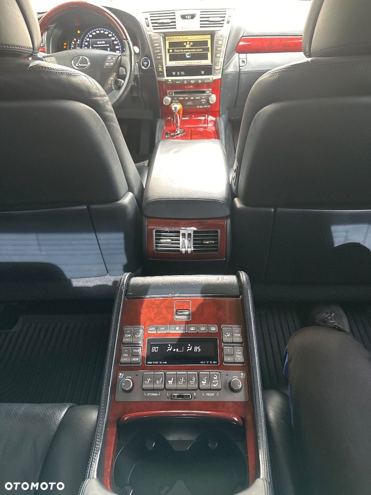 Lexus LS 600h Elite - 22
