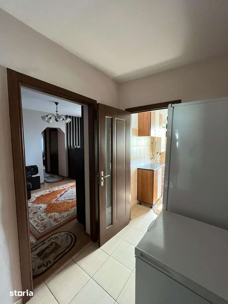 Apartament cu 3 camere, etaj 4, VASLUI zona CENTRU — fotografia 1
