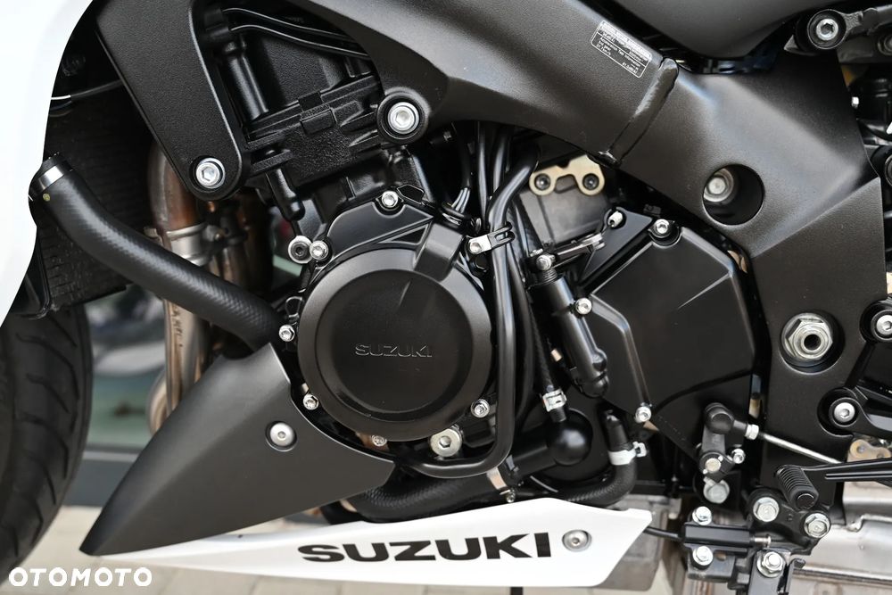 Suzuki GSX - 10
