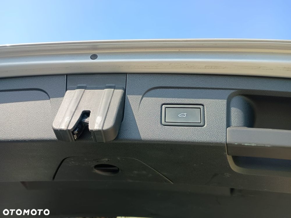 Volkswagen Touran 2.0 TDI SCR DSG Comfortline - 12