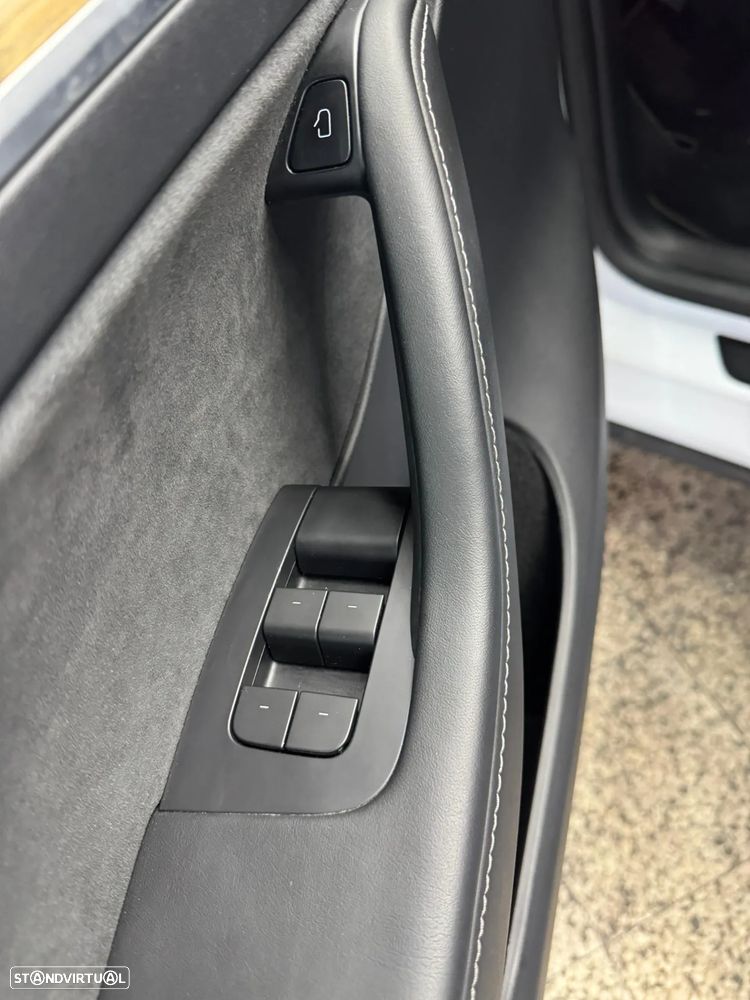 Tesla Model Y Long Range Dual Motor AWD - 12