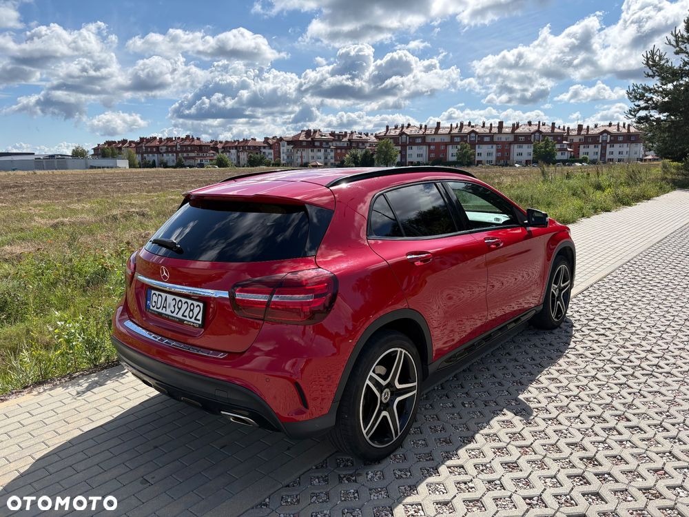 Mercedes-Benz GLA 200 7G-DCT AMG Line - 3