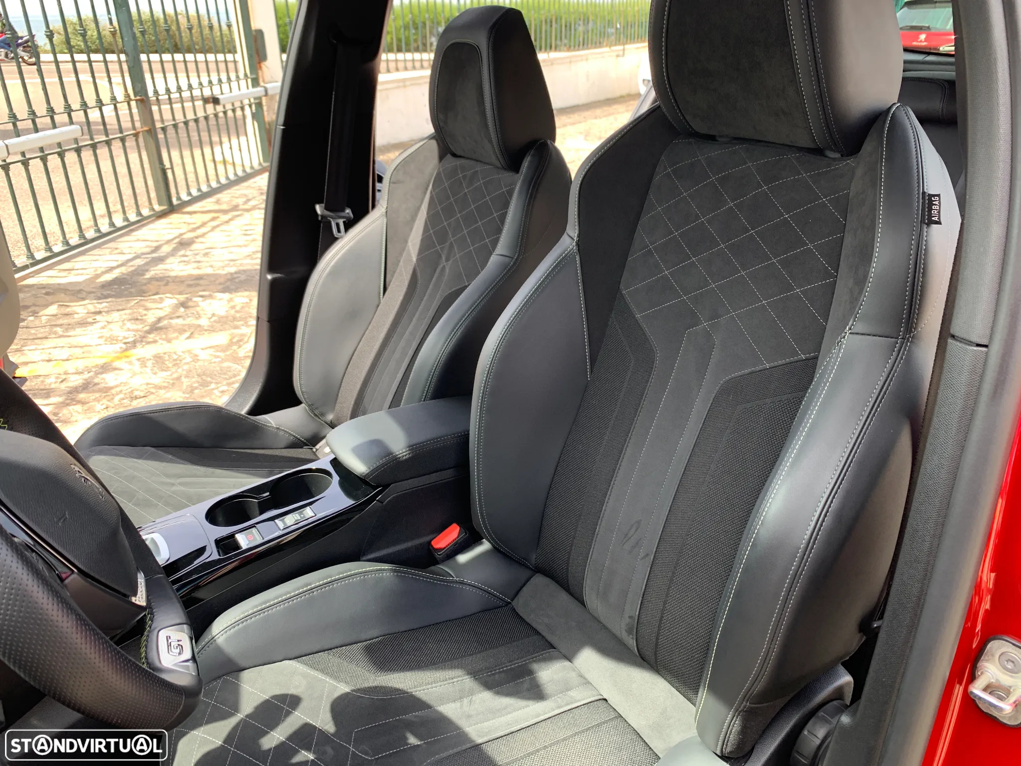 Peugeot 2008 1.2 PureTech GT EAT8 - 12