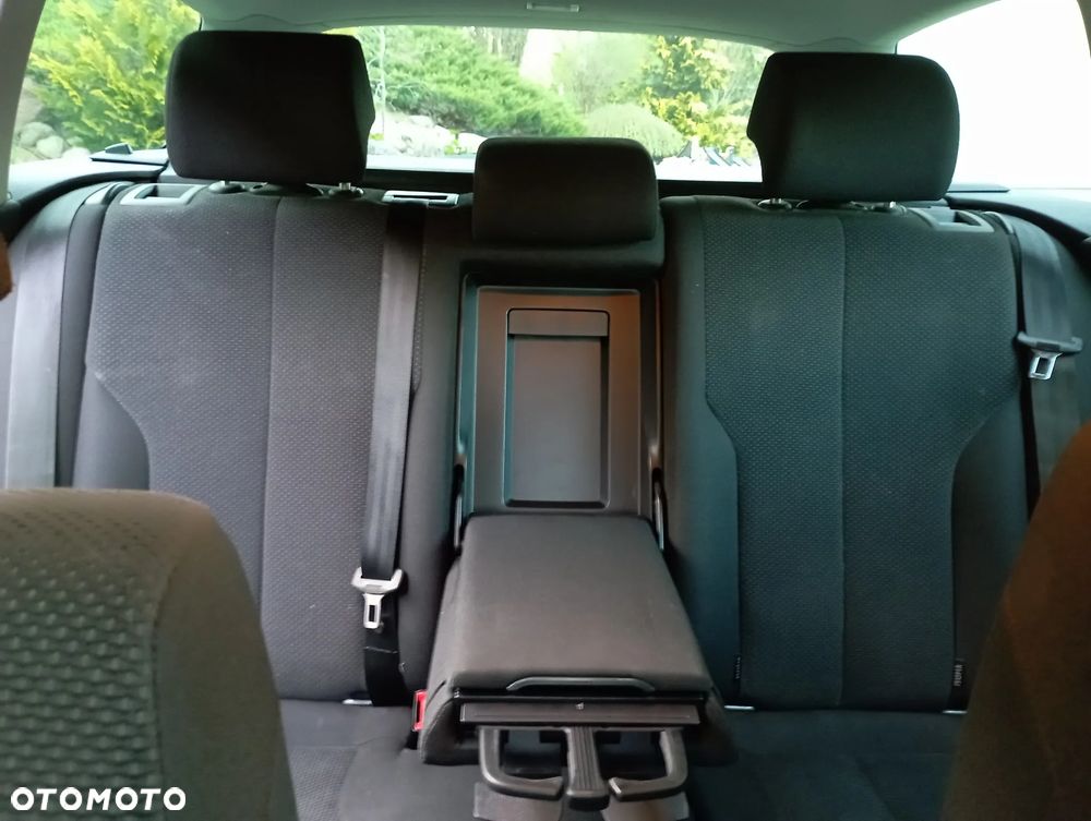 Volkswagen Passat 1.6 Comfortline - 8