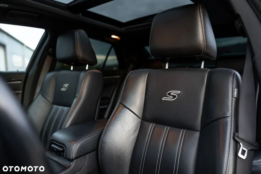 Chrysler 300s - 17