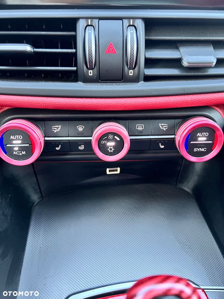 Alfa Romeo Giulia 2.0 Turbo 16V AT8-Q4 Veloce Ti - 17
