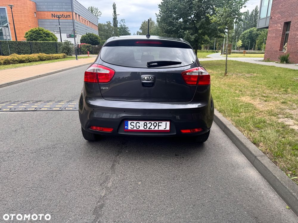 Kia Rio 1.4 Fifa World Cup Edition - 5