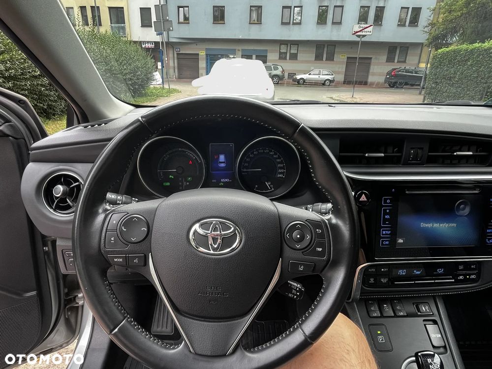 Toyota Auris Hybrid 135 Selection - 17