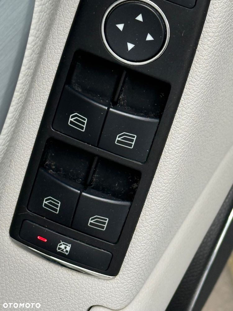 Mercedes-Benz Klasa C 180 T Kompressor Automatik BlueEFFICIENCY Avantgarde - 9