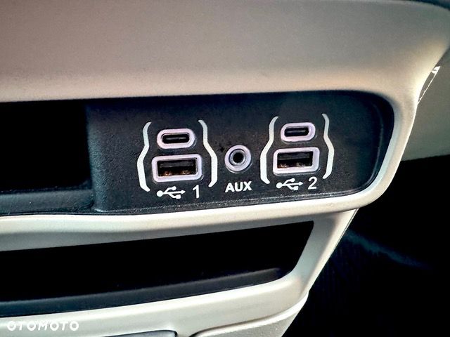 Chrysler Pacifica - 38