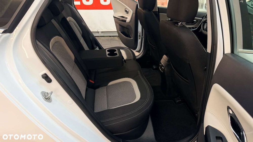 Kia Ceed - 37