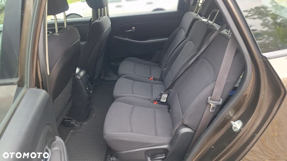 Kia Carens - 11