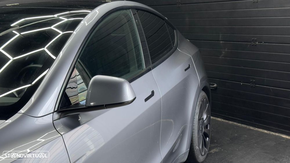 Tesla Model Y Performance Dual Motor AWD - 12