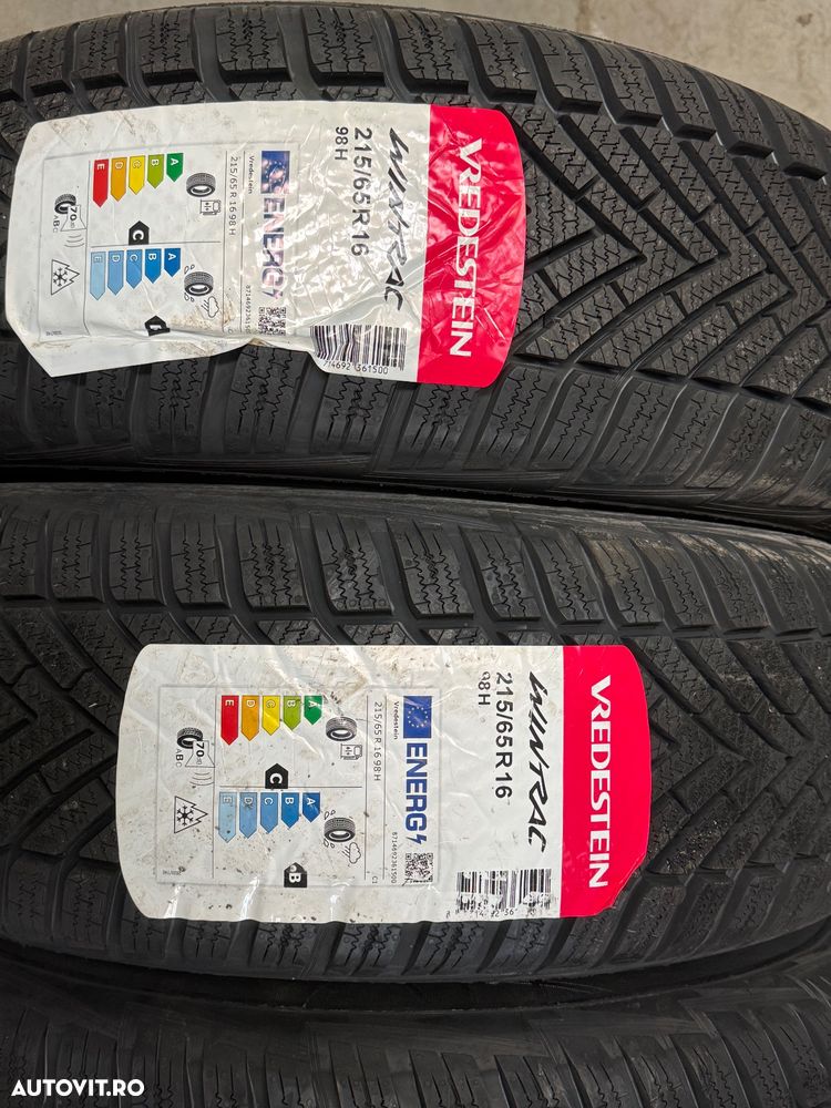 Vând 4 anvelope 215/65/16 vredestein de iarnă noi - 2
