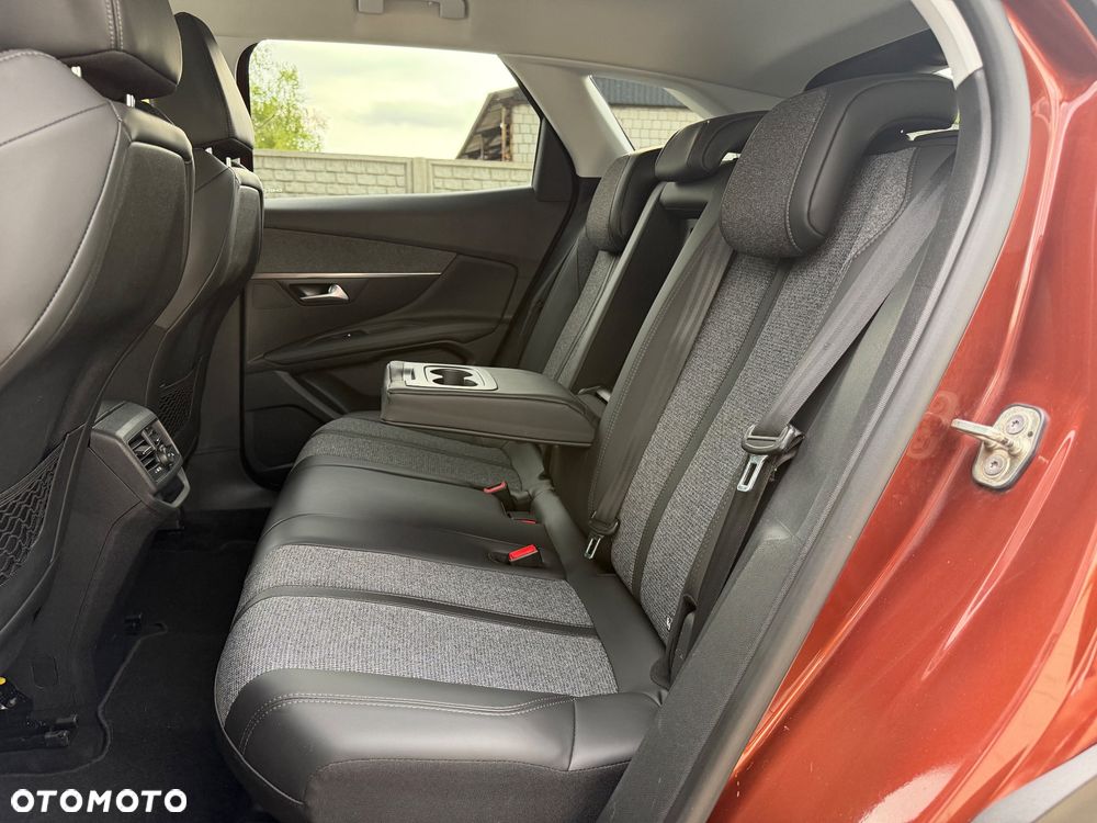 Peugeot 3008 1.2 PureTech Allure S&S - 31