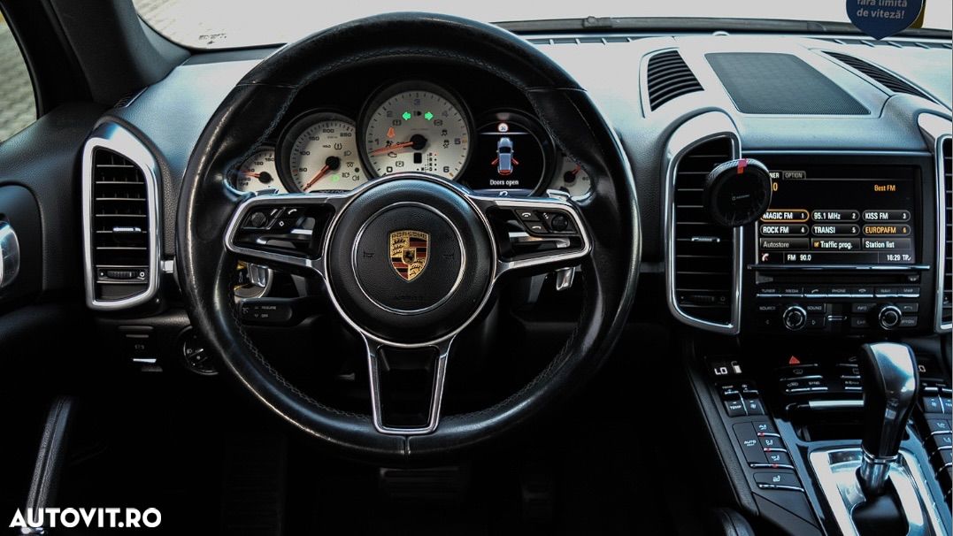 Porsche Cayenne 3.0 L - 1