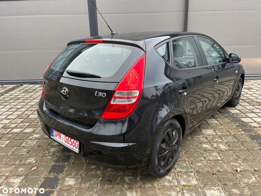Hyundai i30 1.6 Classic + - 14