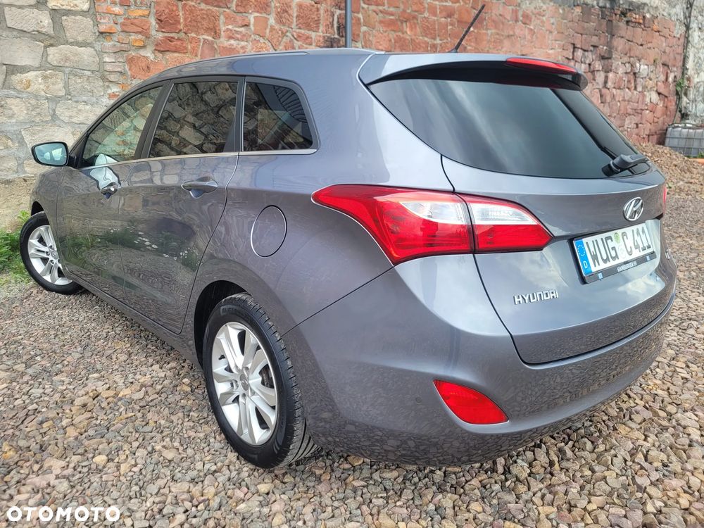 Hyundai i30 i30cw 1.6 Fifa World Cup Edition - 12