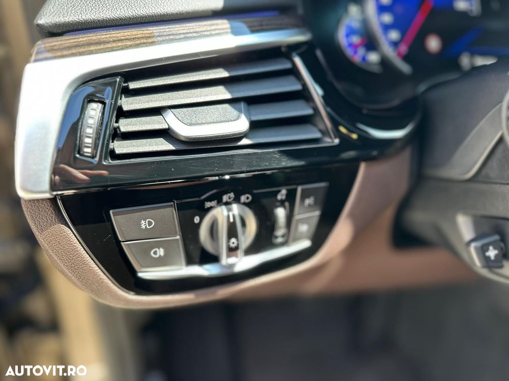 BMW Seria 5 530d AT - 30