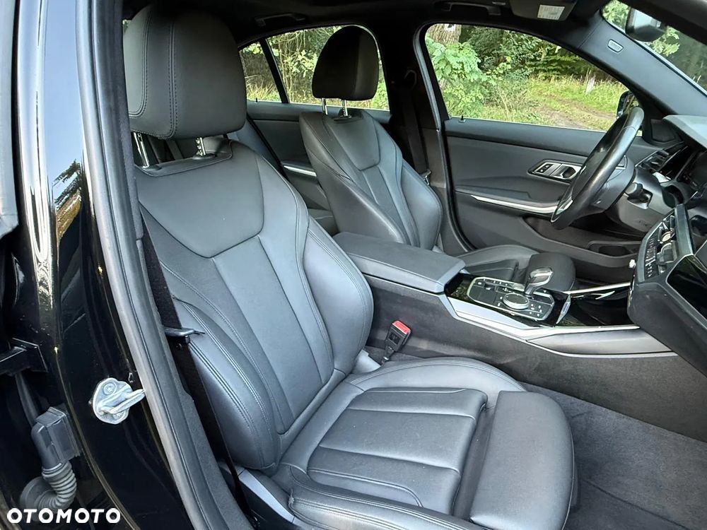 BMW Seria 3 330i xDrive - 19