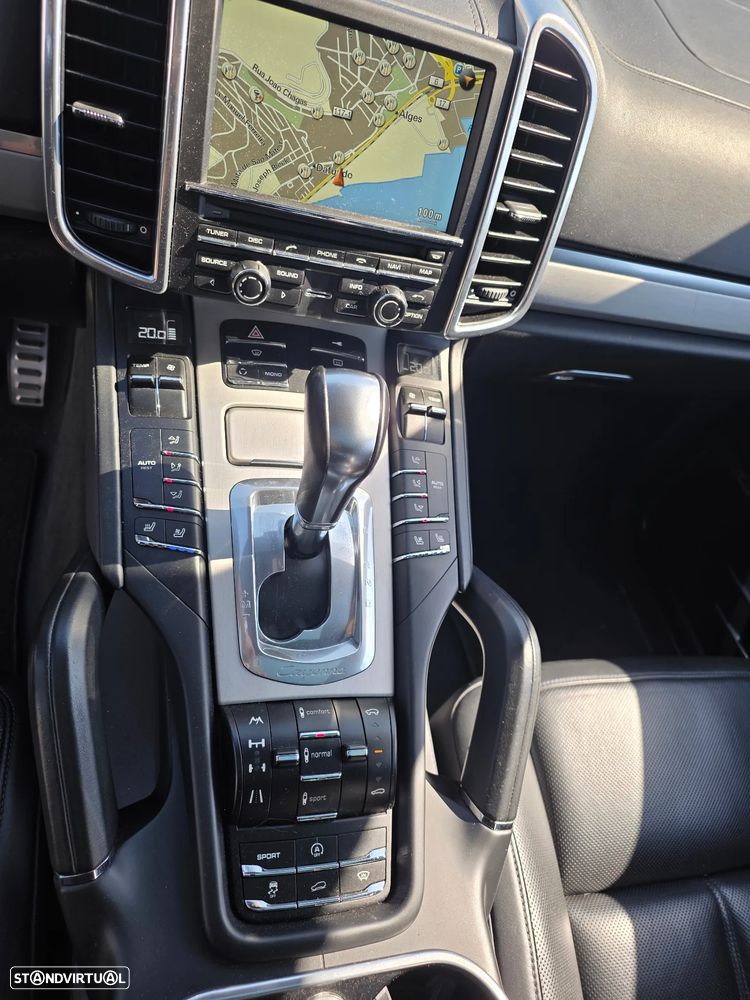 Porsche Cayenne Turbo Tiptronic S - 58